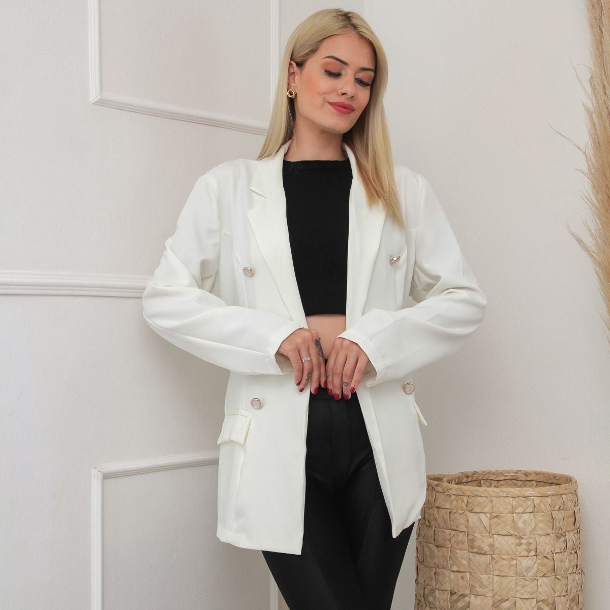Blazer Feminino de Alfaiataria – 6 Botões, Bolsos Laterais, Acinturado - Momobr