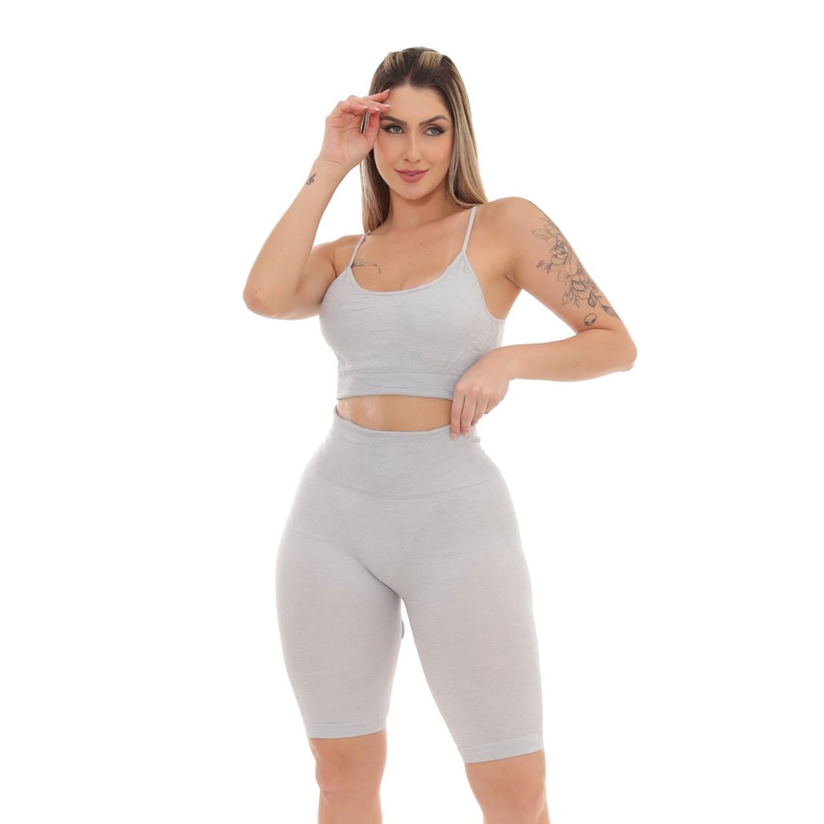Conjunto Fitness Feminino Top e Bermuda Empina Bumbum – Cinza Claro | Tamanho Único 36 ao 40 - Momobr
