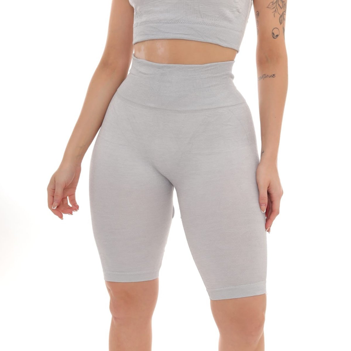 Conjunto Fitness Feminino Top e Bermuda Empina Bumbum – Cinza Claro | Tamanho Único 36 ao 40 - Momobr