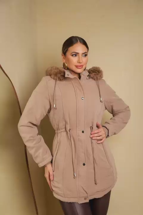 Jaqueta Parka Feminina com Capuz e Pelinho – Inverno Forrada, Cintura Ajustável, Bolsos Frontais