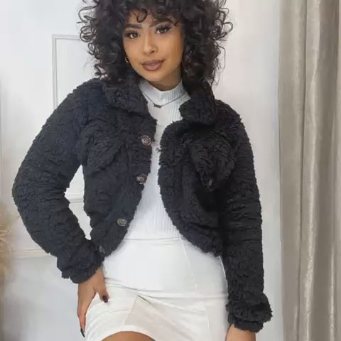 Casaco Teddy Feminino Peluciado Cropped com Botões – Quentinho e Fofinho Outono Inverno