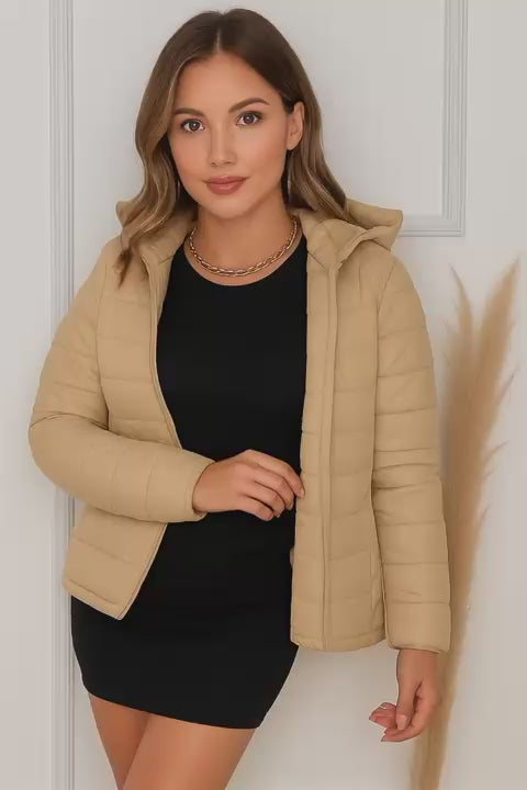 Jaqueta Puffer Feminina Bobojaco com Capuz – Leve, Acolchoada, Térmica e Confortável (Preto / Bege)