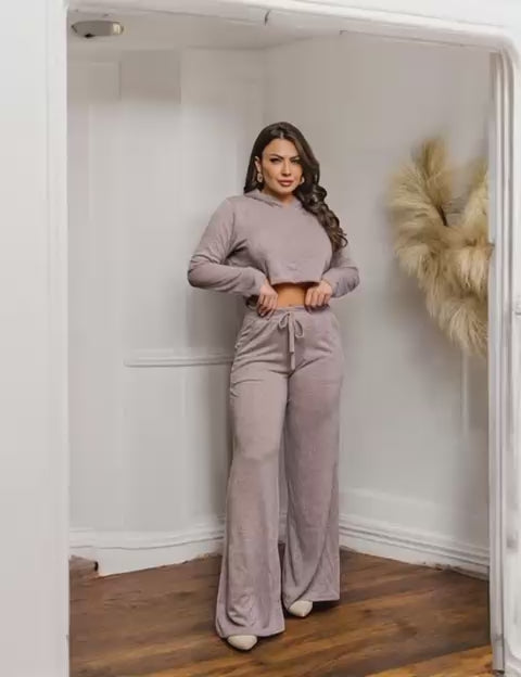Conjunto Feminino Lãzinha com Capuz – Blusa e Calça Pantalona | Tamanhos P e M
