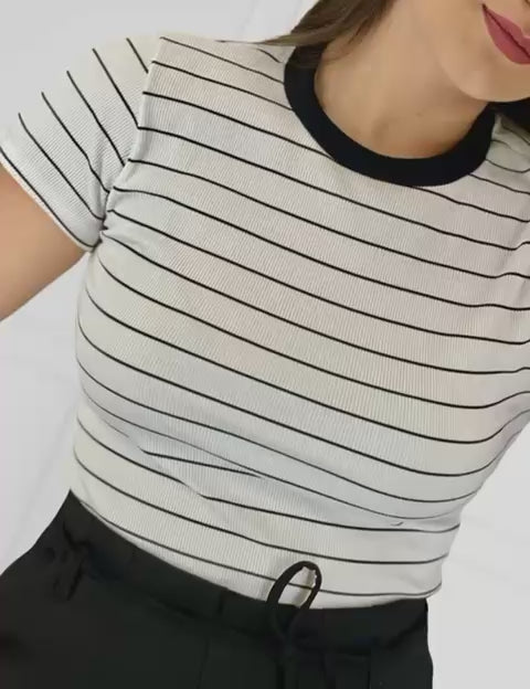 Camiseta Listrada Feminina Canelada – Básica, Casual e Confortável para o Ve