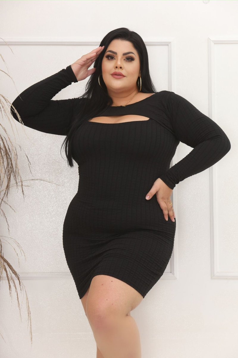 Vestido Plus Size Curto com Manga Longa – Recorte Oval, Malha Visco com Caimento - Momobr